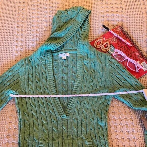 Old Navy Size Medium Green Hooded cable knit sweater with large front pocket - Picture 3 of 10